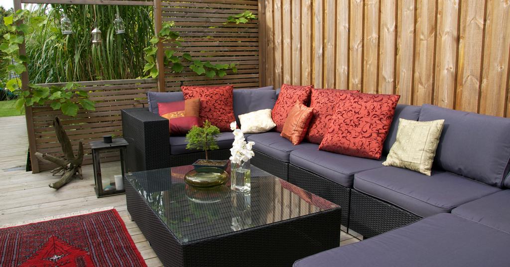 Outdoor Privacy Wall Ideas For Your Backyard