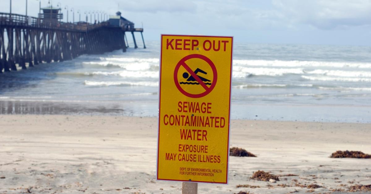 Sign at Imperial Beach warning of sewage contamination.