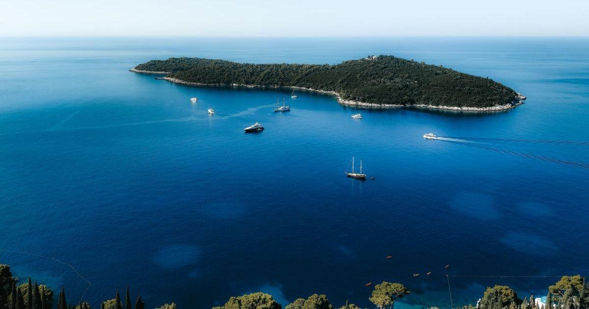 An island in the middle of the sea. (Representative Cover Image Source: Pexels | Photo by Nikola Kojević)