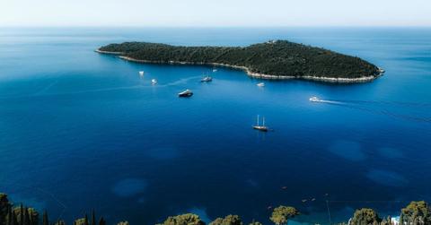 An island in the middle of the sea. (Representative Cover Image Source: Pexels | Photo by Nikola Kojević)
