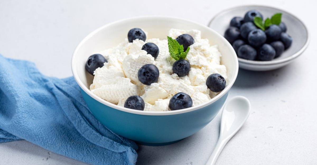 Cottage cheese with blueberries in a bowl