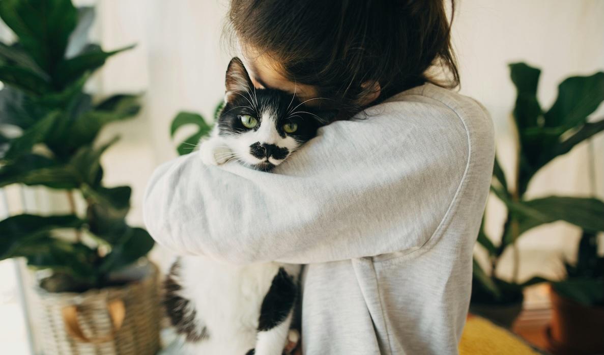 girl with cat