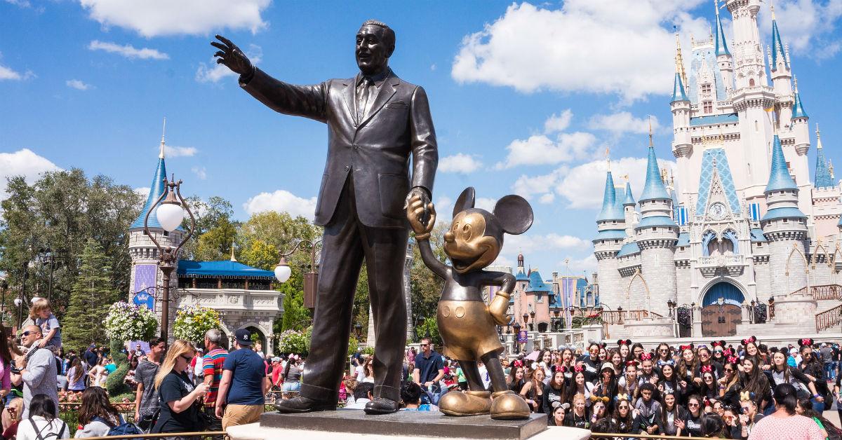 https://media.greenmatters.com/brand-img/106gOI/0x0/disneyworldmickeymousestatue-1539620983493-1539620985576.jpg