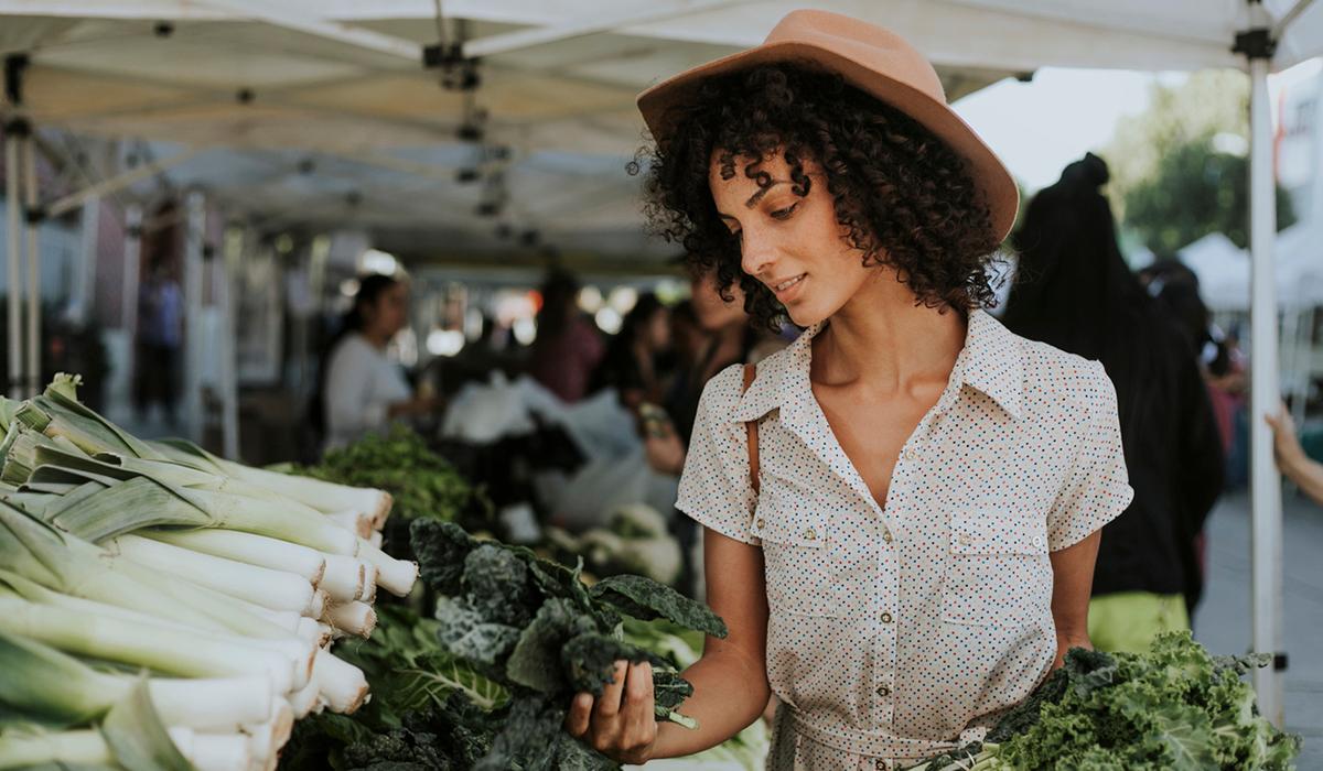 benefits farmers markets in season