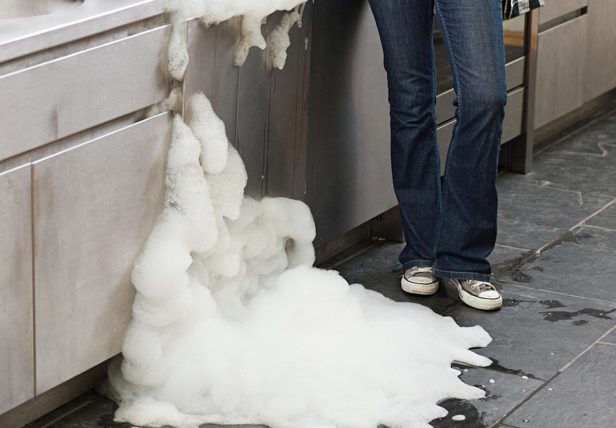 why-does-my-dishwasher-smell-here-s-how-to-handle-it