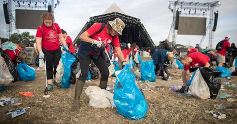 glastonbury festival trash water bottles