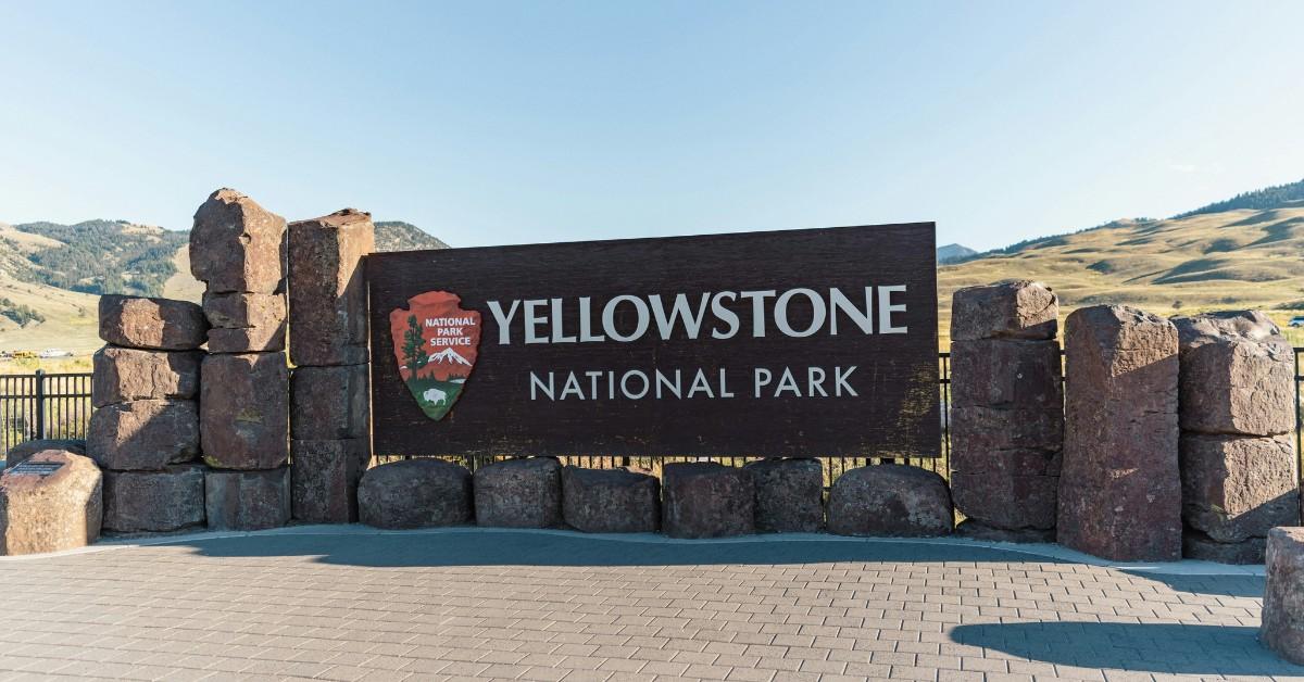 The sign in front of Yellowstone National Park