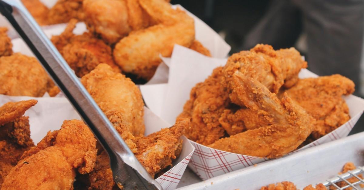 Closeup for fried chicken in to-go containers