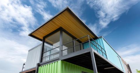 How Custom Shipping Containers Support a Minimalist Lifestyle