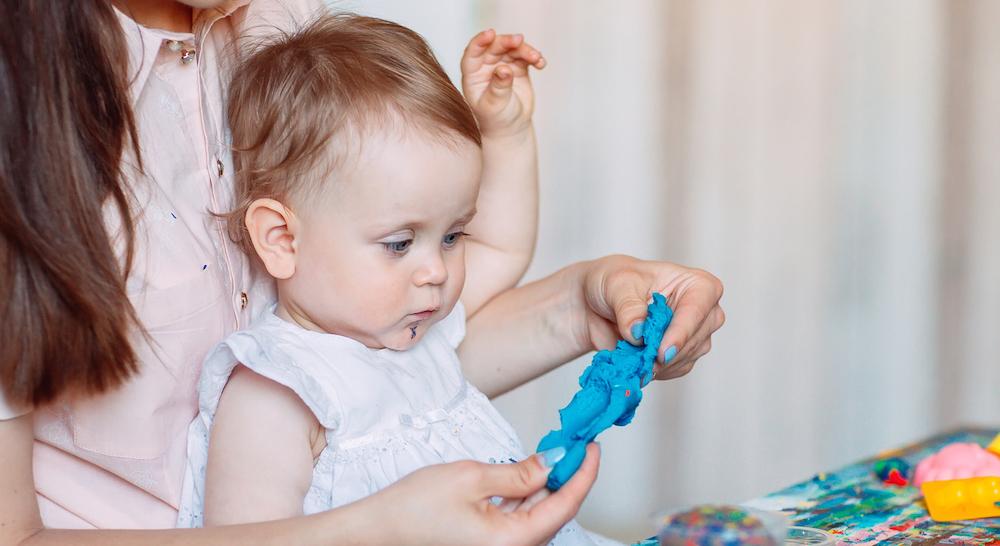 Kinetic Sand vs Playdoh - Mama Say What?!