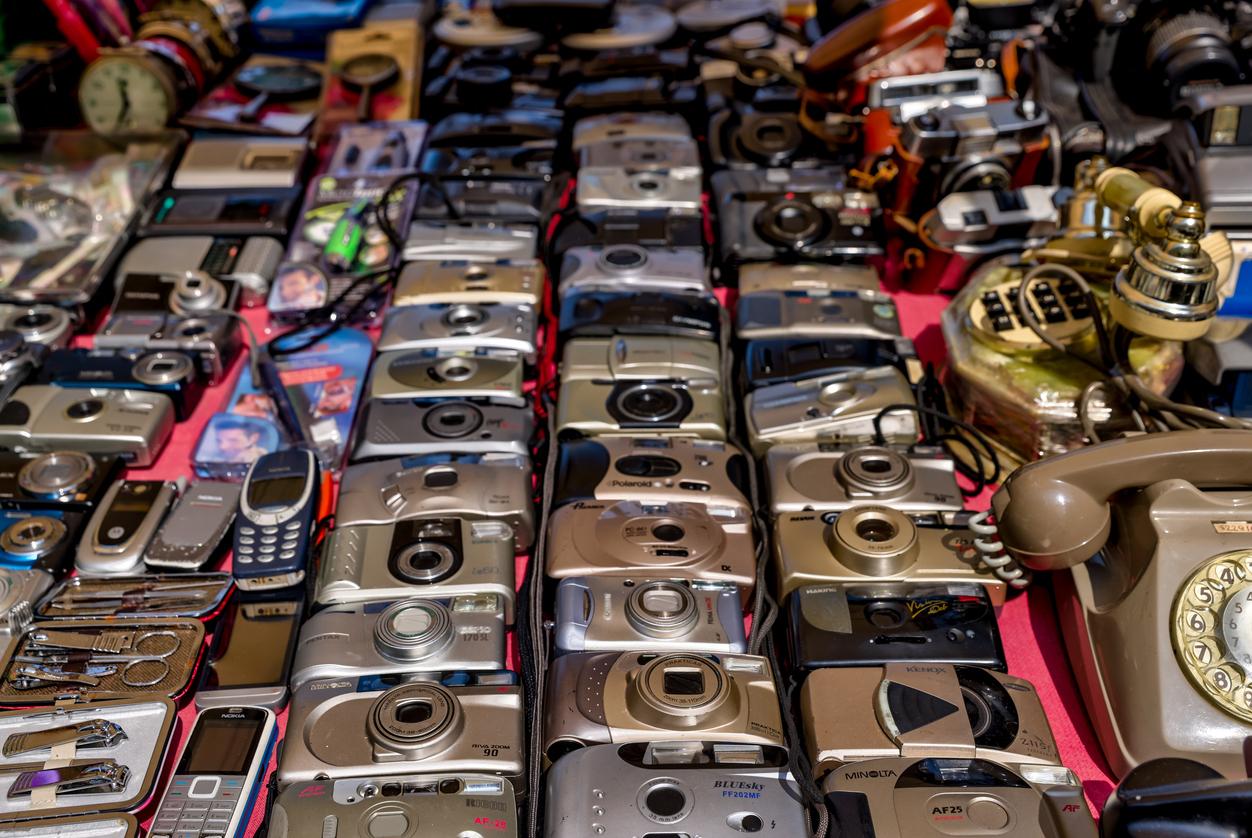 Camera resale hot sale stores