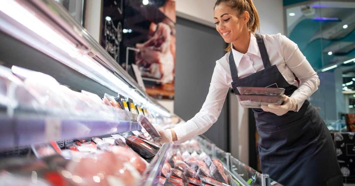 A supermarket worker in the frozen food section (Representative Cover Image Source: Freepik | Aleksandar Littlewolf)