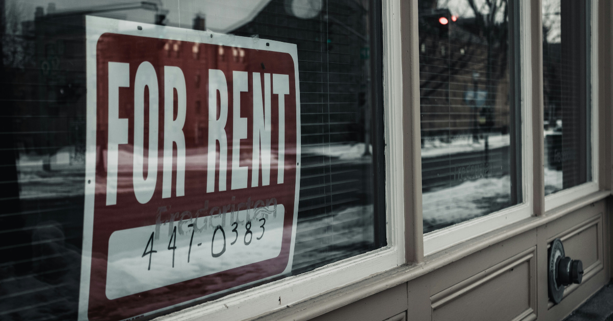 A for rent sign hangs in the window of a shop