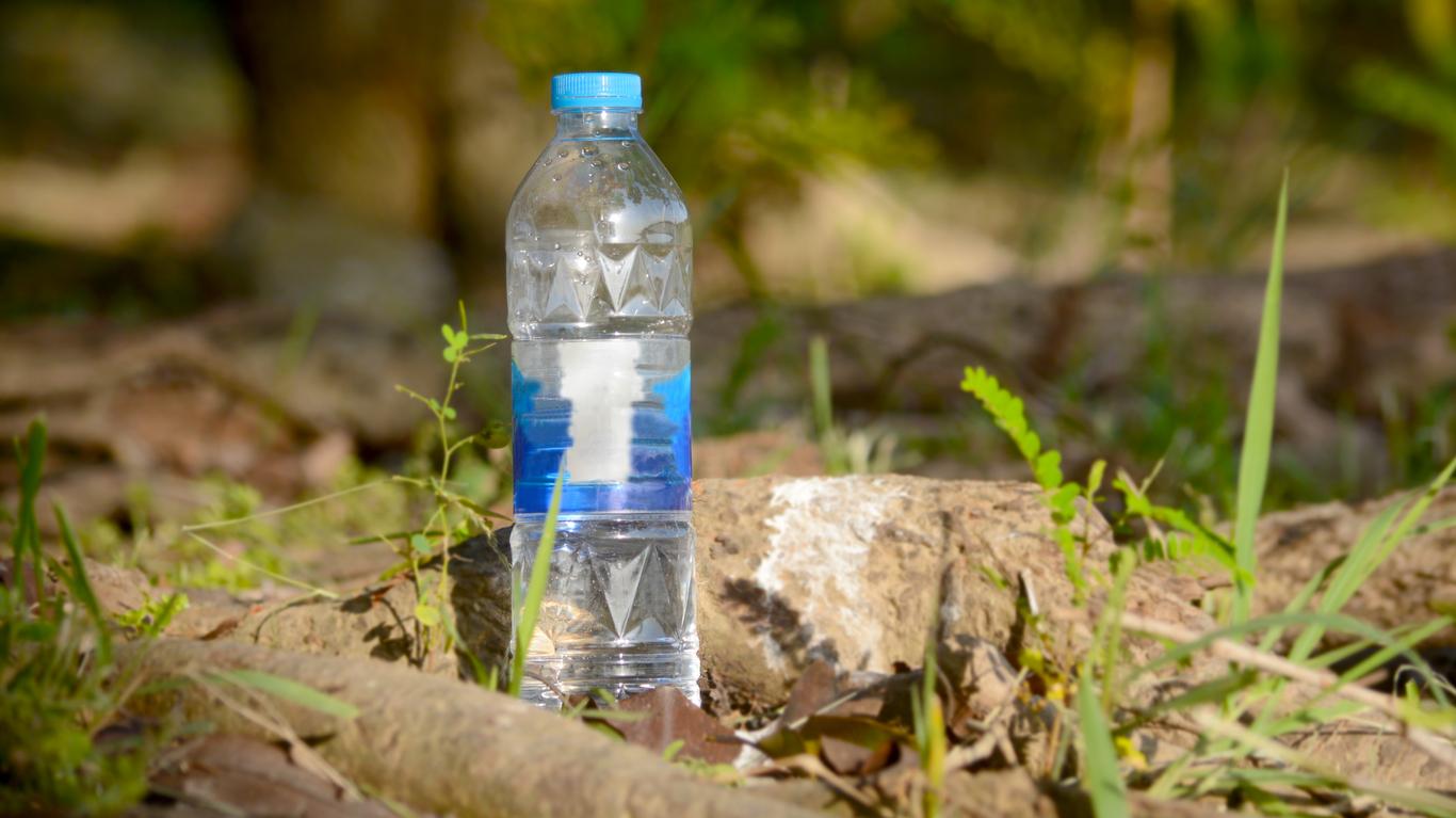 Trapped Water in Plastic Water Bottles Is a Very Real Problem