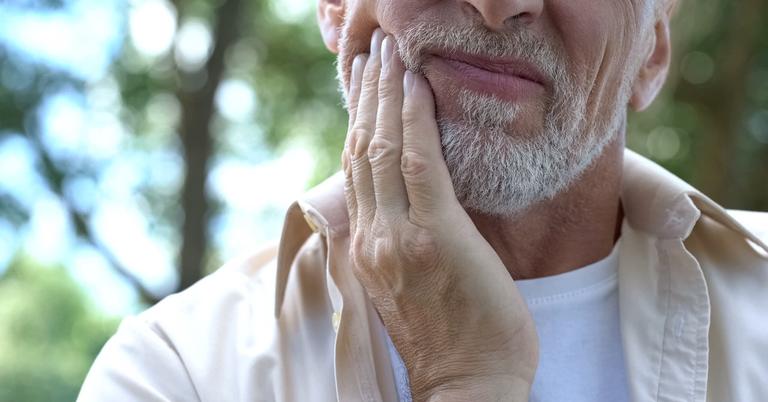 discolored-roof-of-mouth-r-askdentists