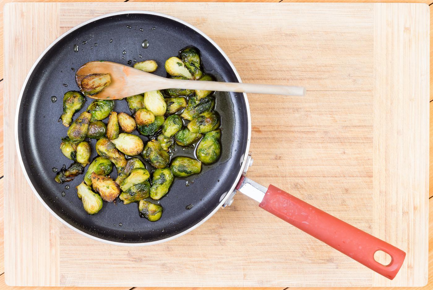 How to break in a cast iron pan - Chatelaine