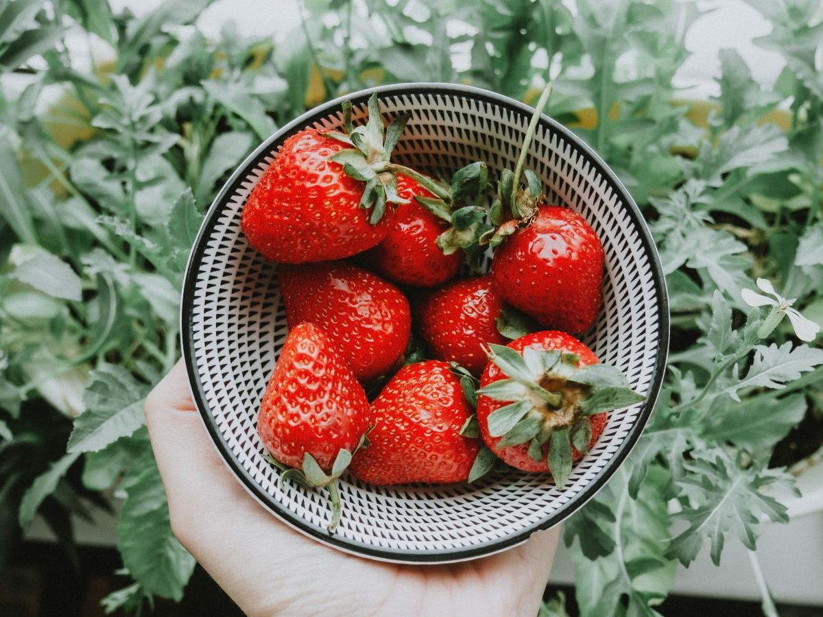 How to clean strawberries to avoid hepatitis A?