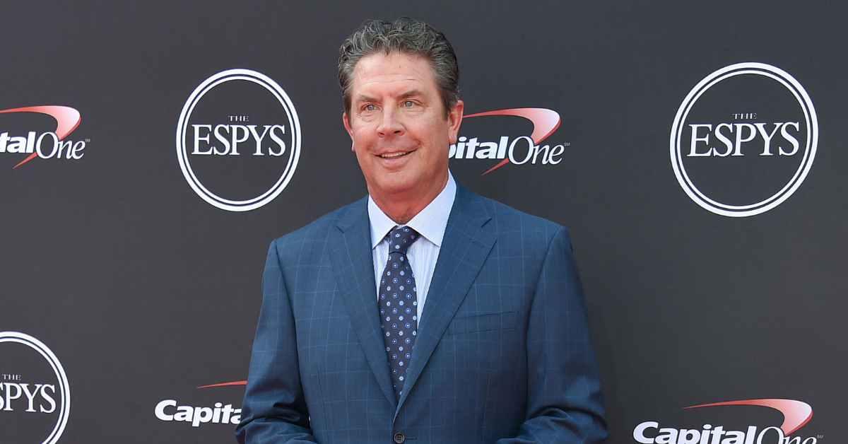 Dan Marino walks the red carpet