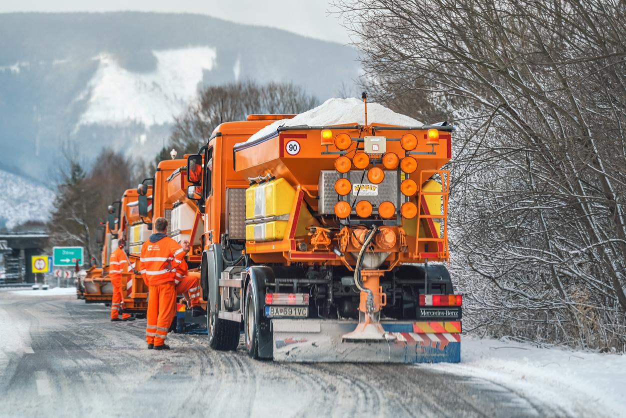 Are there eco-friendly alternatives to road salt?