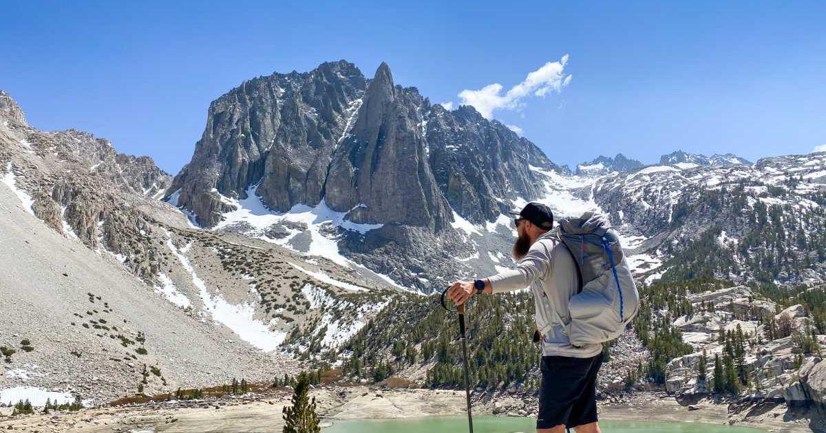 A man is enjoying the beautiful view of the Sierra Nevada mountains. (Representative Cover Image Source: Getty Images | VAWiley)