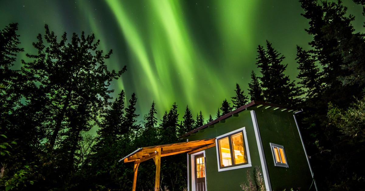 https://media.greenmatters.com/brand-img/BUZFsfFGK/0x0/why-are-tiny-homes-eco-friendly-1605274496244.jpg