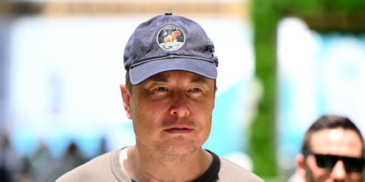 Elon Musk in baseball cap