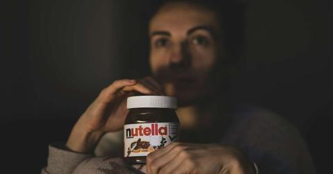 Woman with a jar of Nutella chocolate spread in her hands (Representative Cover Image Source: Unsplash | Engin Akyurt)