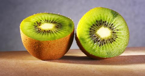 Close-up photo on slices of kiwi