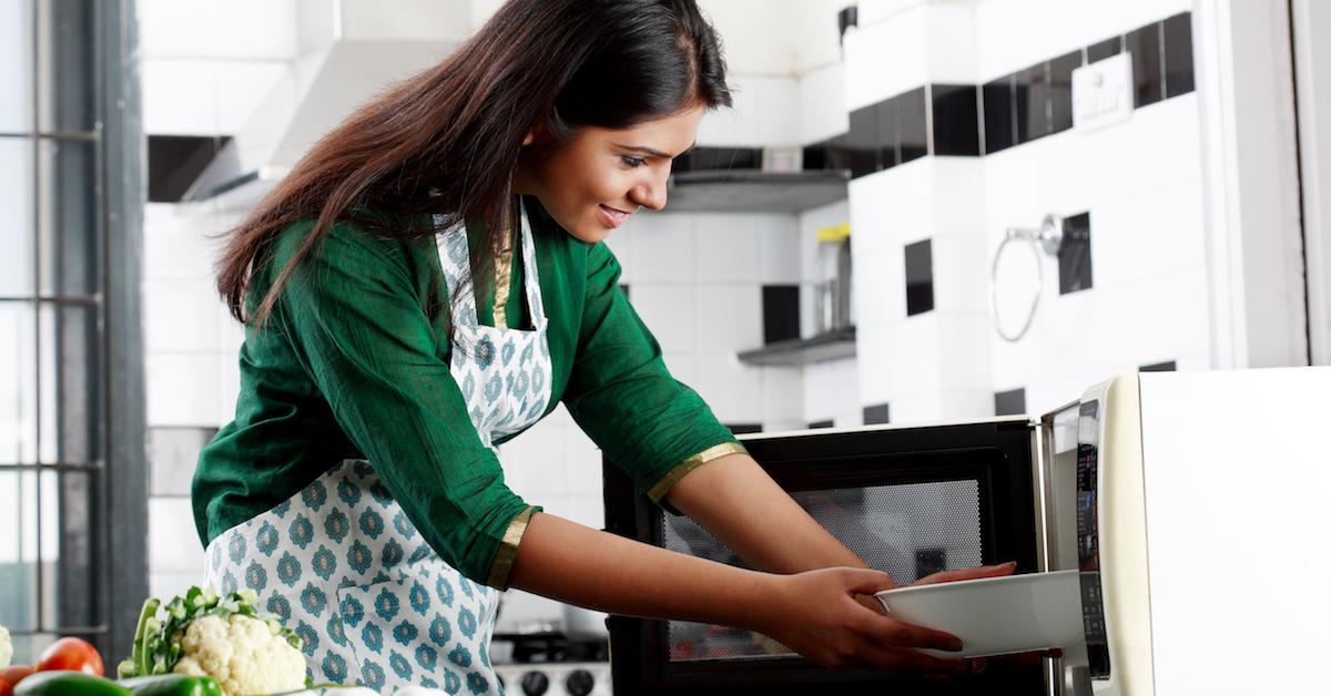 Three Ways to Clean the Microwave