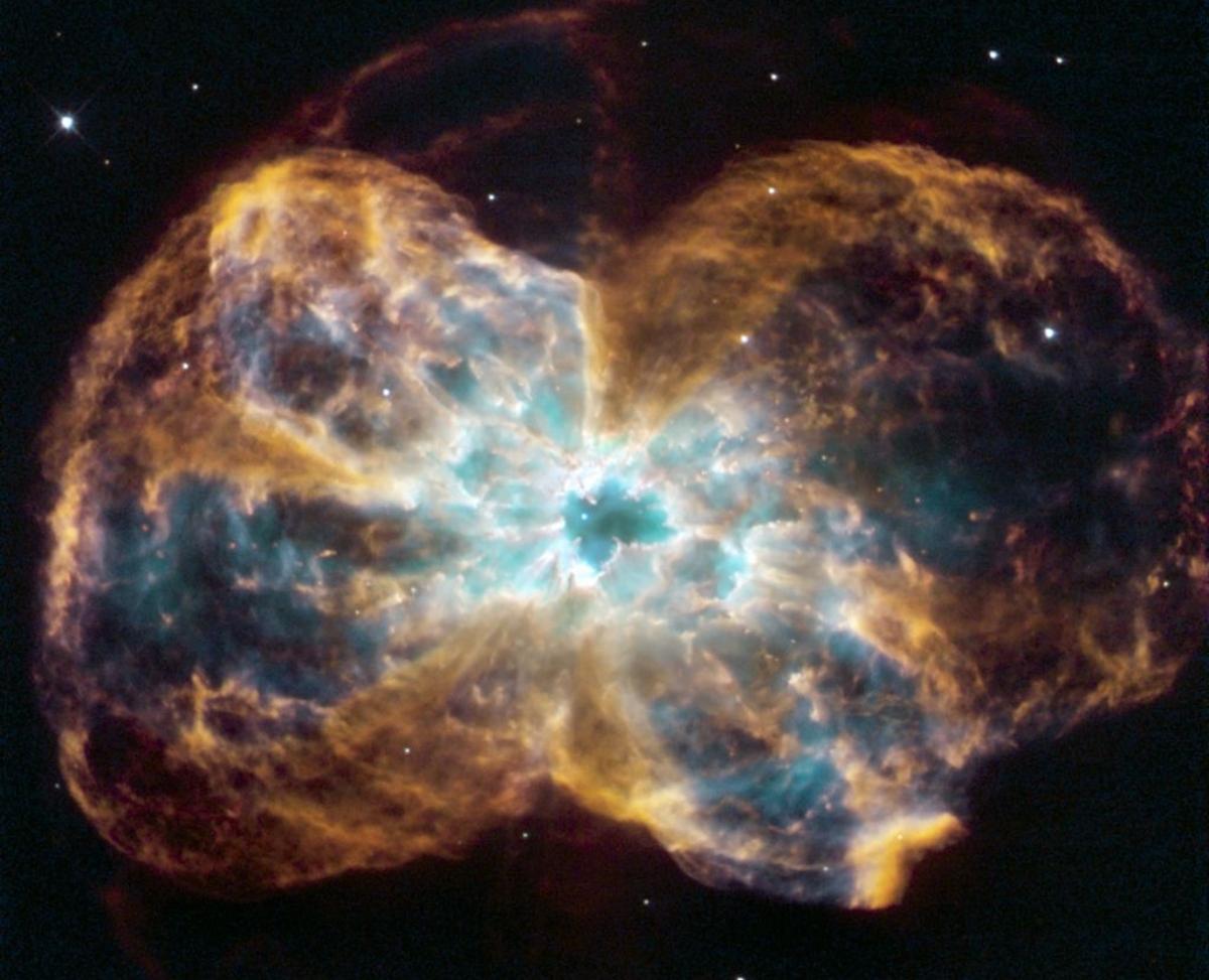 Photograph of a star ending its life with a white dwarf star in the middle. 