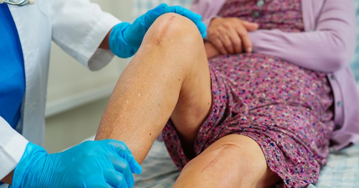 Doctor examines patient's leg