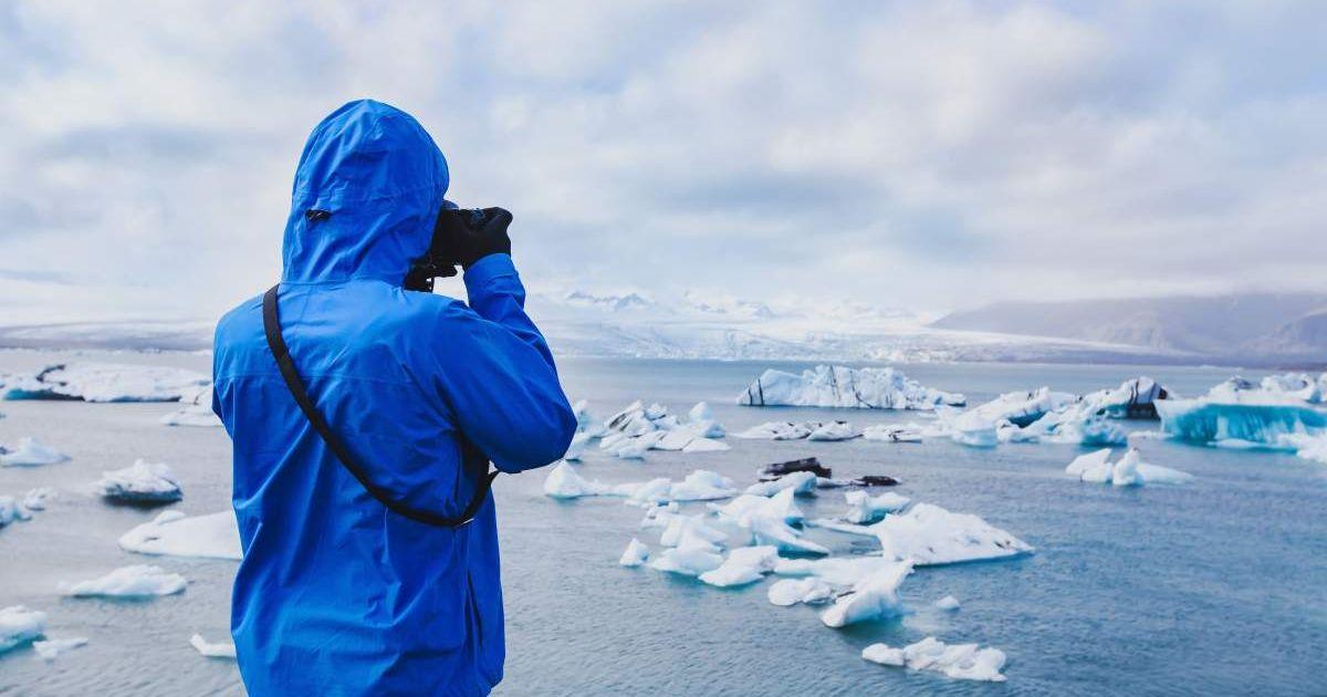 A nature photographer captures the melting icebergs in the Arctic. (Representative Cover Image Source: Getty Images | Anyaberkut)