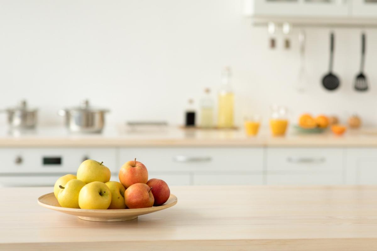 Dish of apples on kitchen counterop