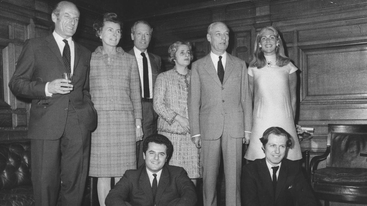 A black and white photo of eight members of the Rothschild family in formal attire, taken in 1967.