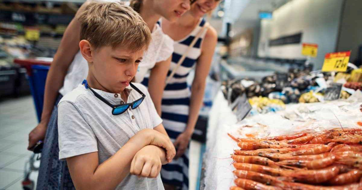 Family with kids walking past a seafood counter, with shrimp, in a supermarket (Representative Cover Image Source: Getty Images | Imgorthand)
