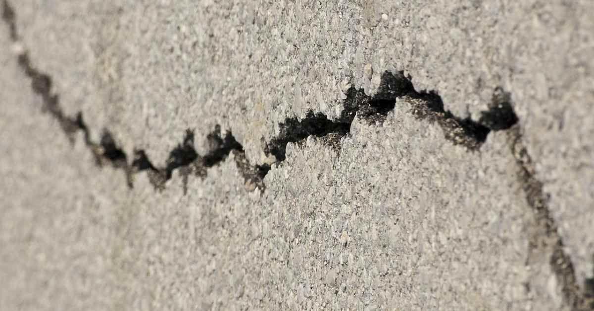 A massive crack on the Earth in an arid region. (Representative Cover Image Source: Pexels | Angelo_Giordano)