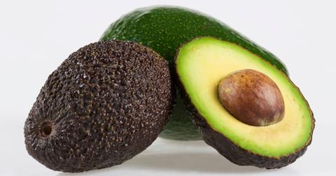 This Chef's Hack for Cutting an Avocado Without a Knife Is Genius