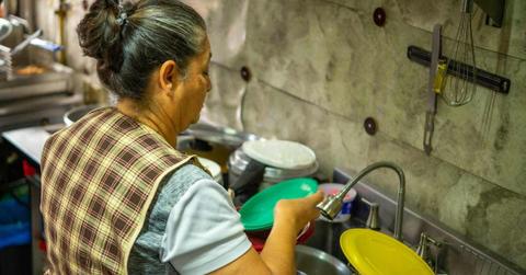 A grandma washing plastic dishes near the sink. (Representative Cover Image Source: Pexels | Israel Torres)