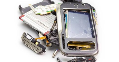 Discarded battery inside a broken mobile phone (Representative Cover Image Source: Getty Images | iSci)