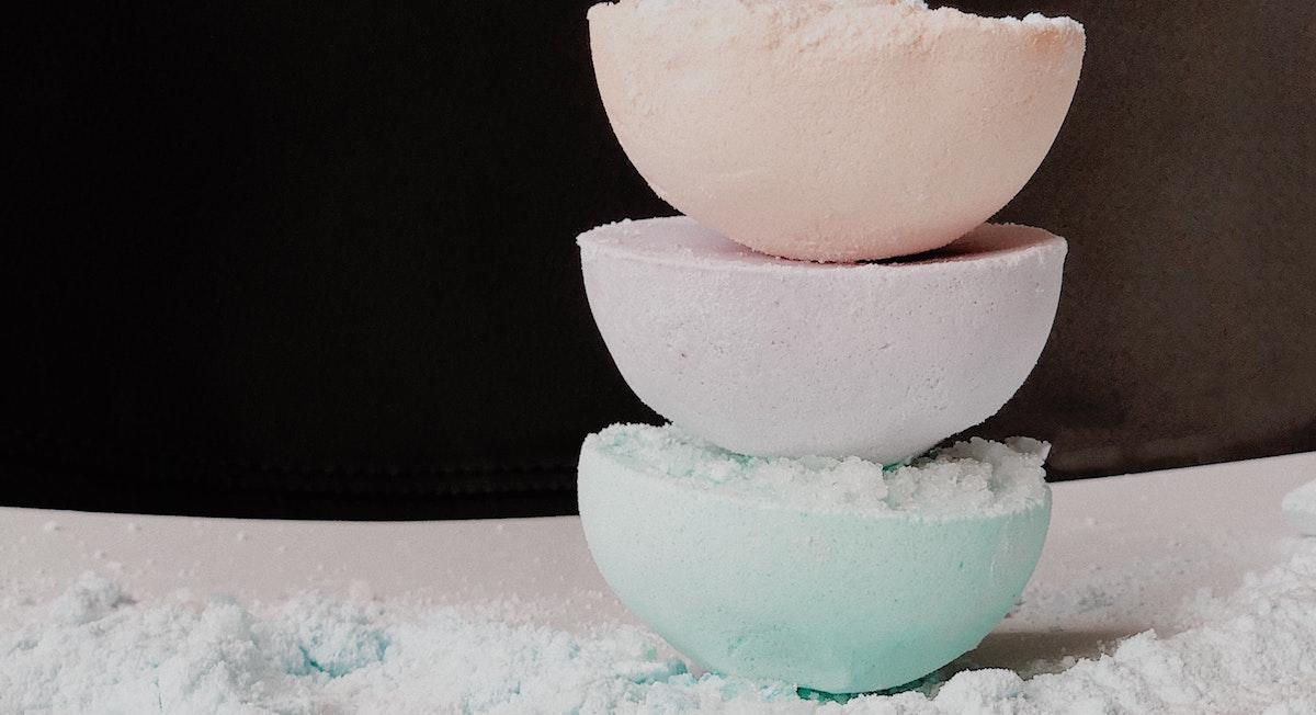 Homemade bath bombs