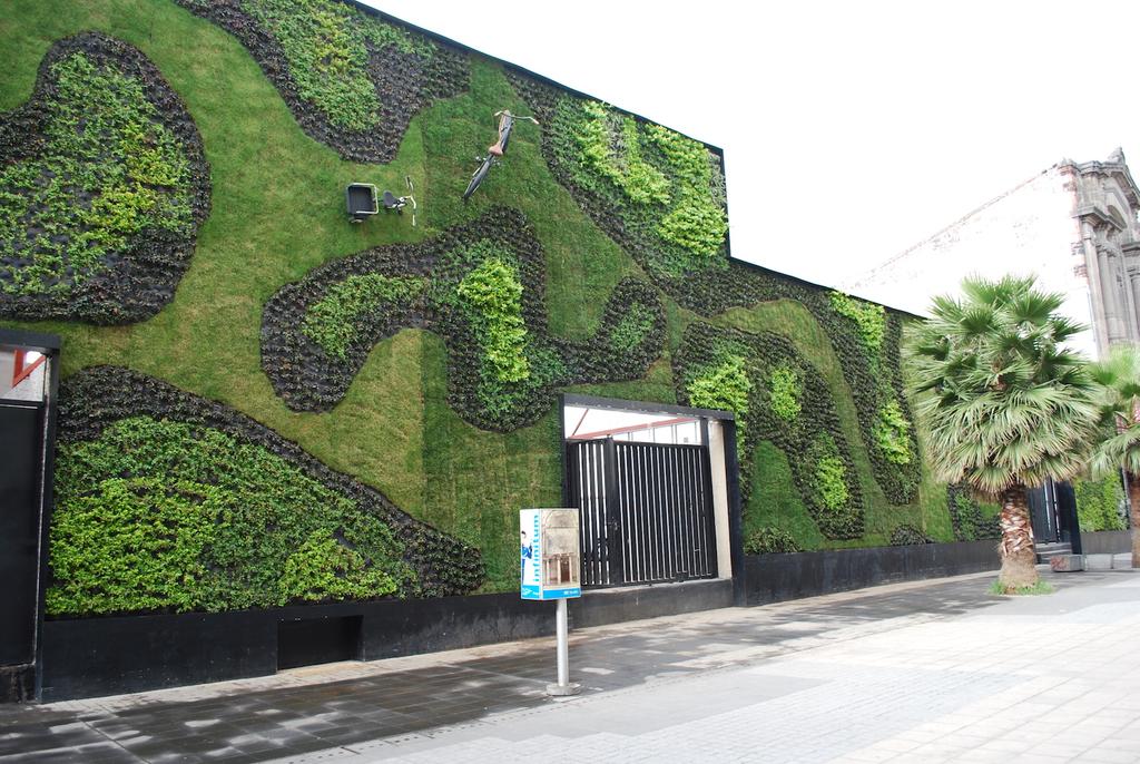 8 Stunning Green Walls From Around The World