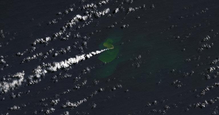 new-island-in-the-pacific-ocean-emerges-as-a-result-of-a-volcanic-eruption