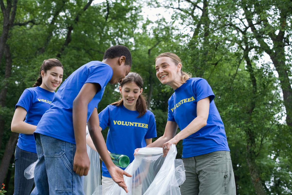 Earth Day Volunteer Opportunities Trash Cleanups Across The U S 