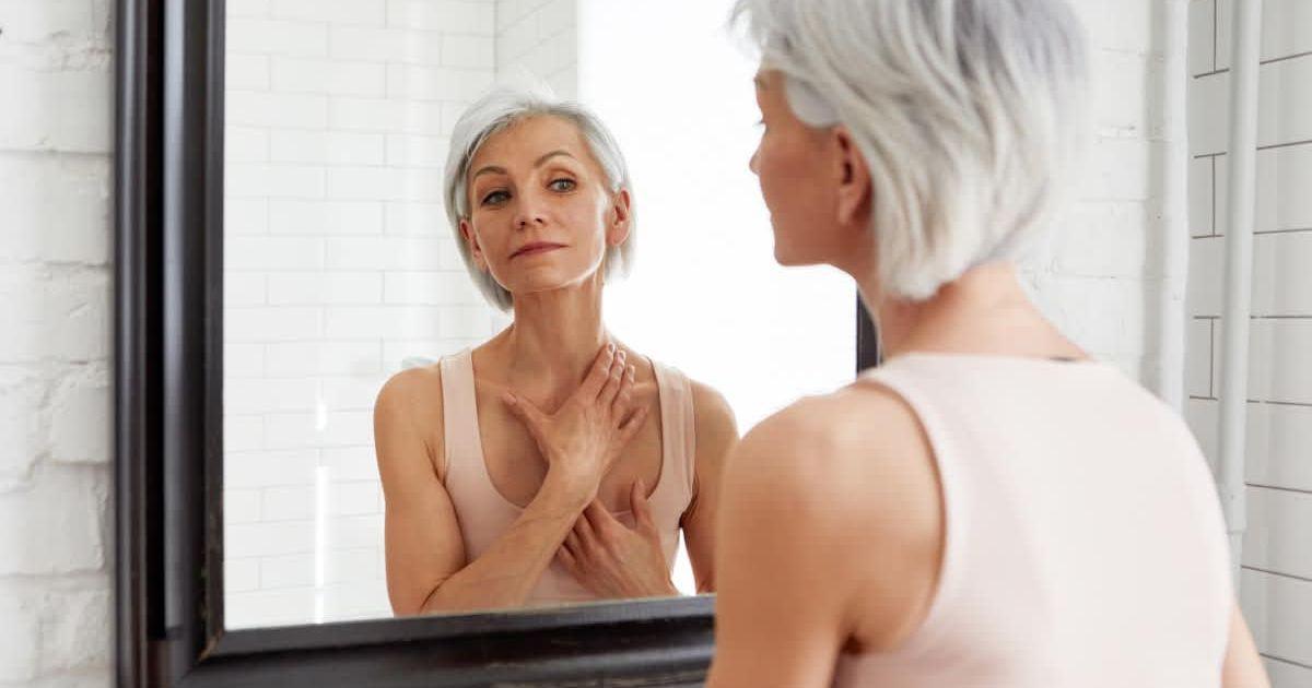 A senior woman observes herself in the mirror. (Representative Cover Image Source: Getty Images | Ekatarina Demidova)