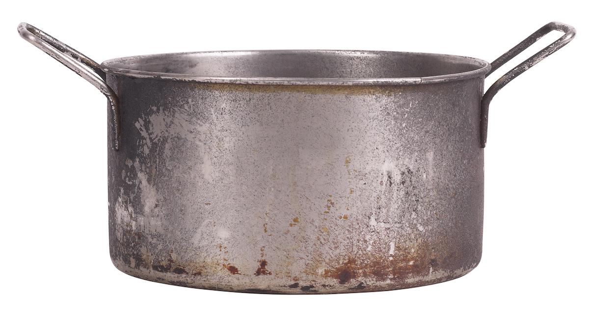 https://media.greenmatters.com/brand-img/K4NiX6v0X/0x0/how-recycle-old-cookware3-1618975156596.jpg