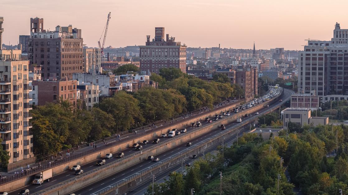 An aerial view of traffic on the Brooklyn-Queens Expressway in New York City. 