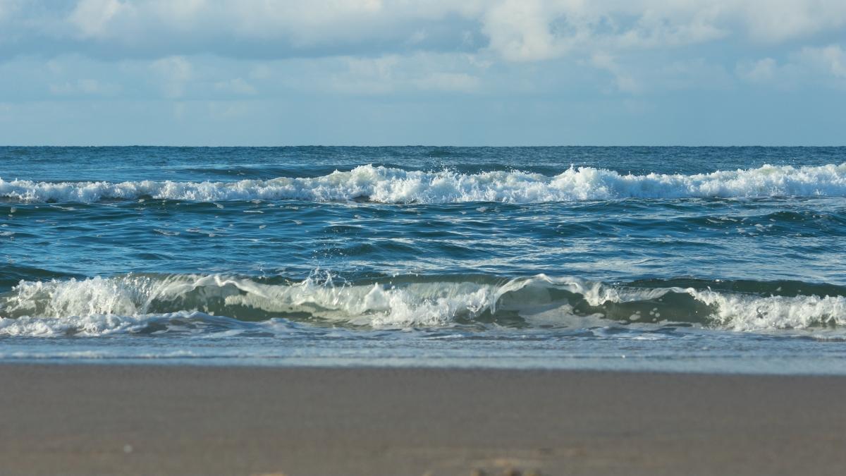 waves breaking on shore