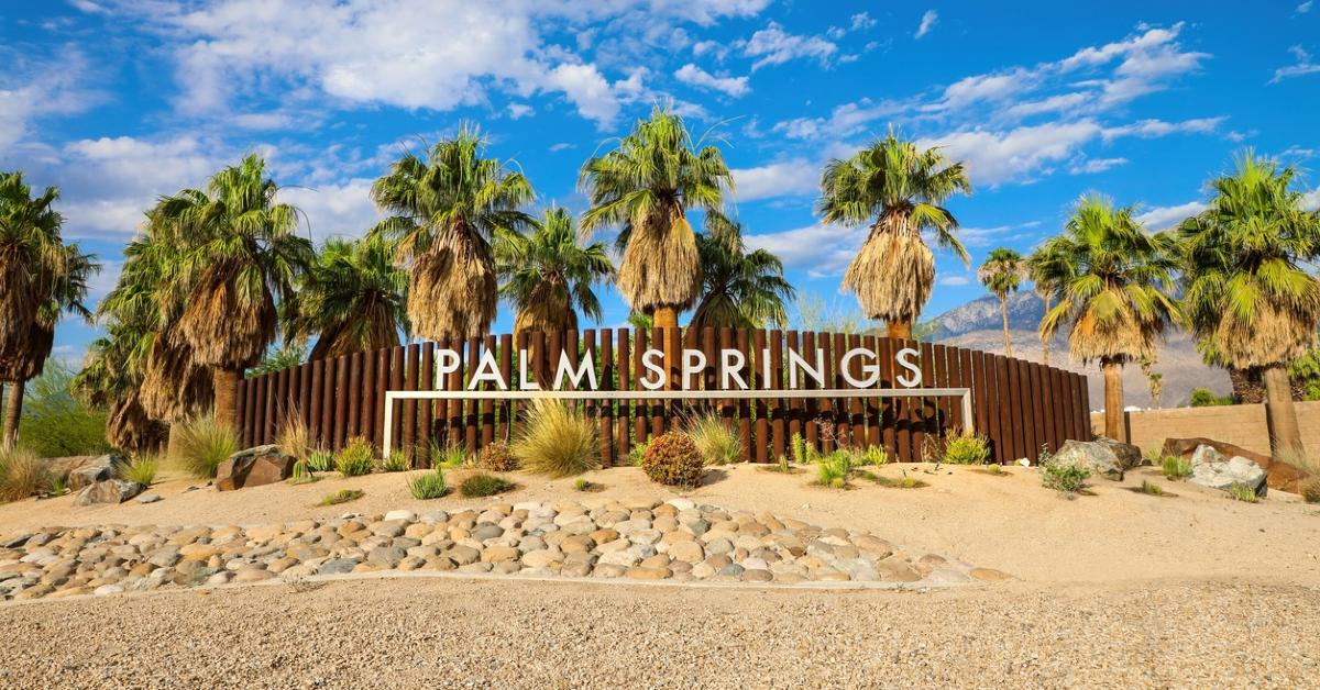 Photo of Palm Springs welcome sign and palm trees