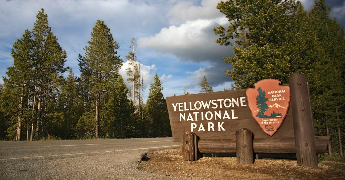 Yellowstone National Park sign