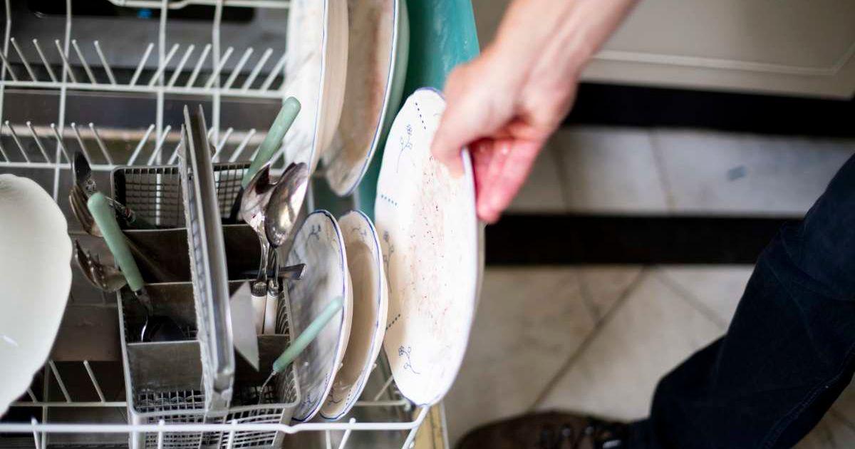 First person perspective of a man loading the dishwasher (Representative Cover Image Source: Getty Images | Photo by Lucy Lambriex)